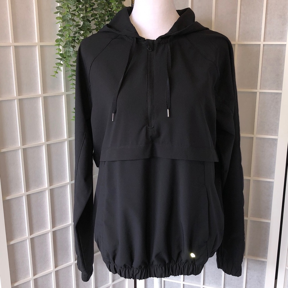 Layer8 Black Poly/Spandex Quick-Dry Windbreaker in Nearly New Condition Size S